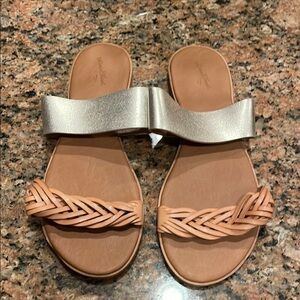Universal Thread Beige and Gold Sandals